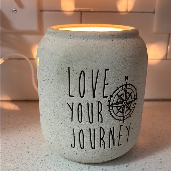 Scentsy Love Your Journey Ceramic Candle warmer - Picture 1 of 4